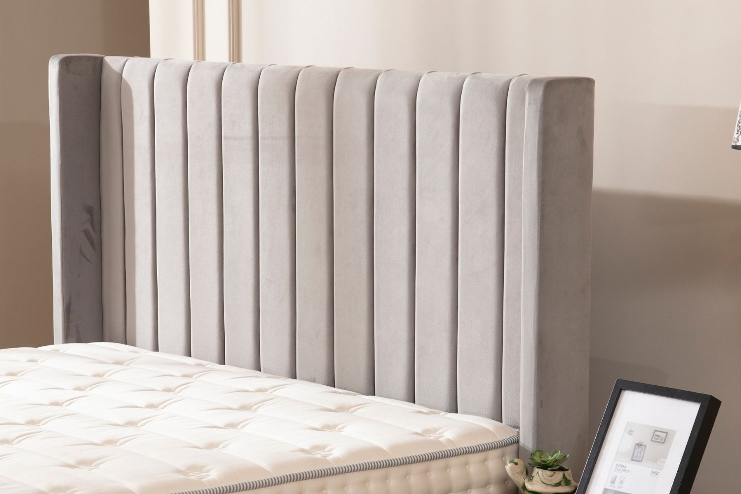 Lit coffre velours gris 143_3d143835-e41d-4fef-ad4d-0401c98538d2 Oonamobilier