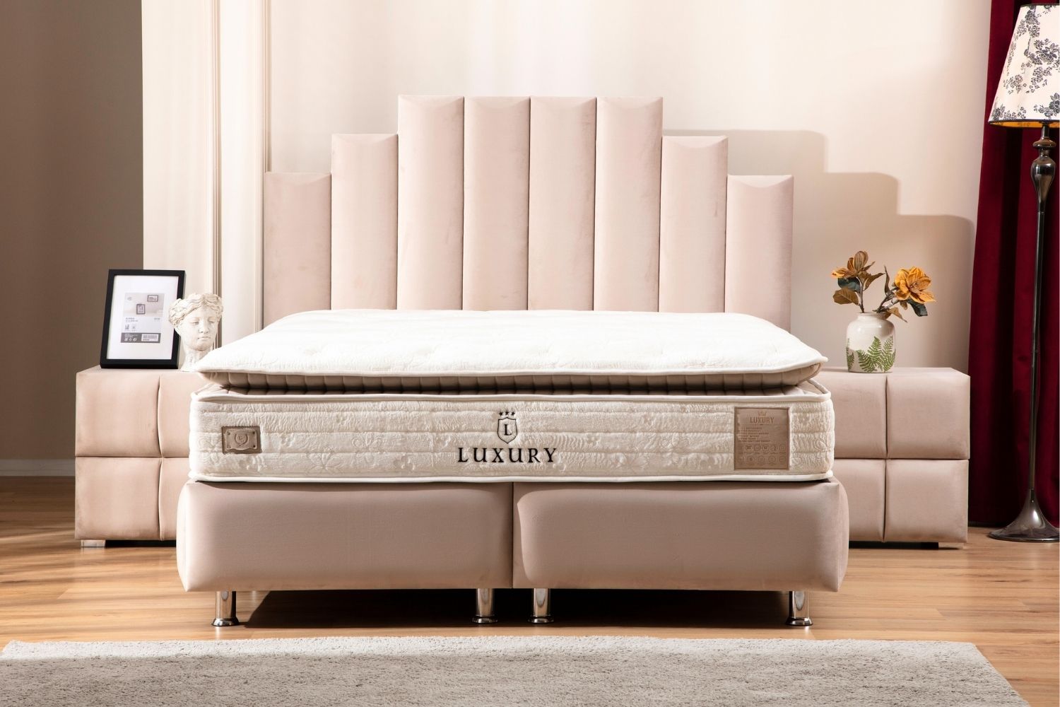 Lit coffre velours beige 192_37f5455f-0172-40e3-9ccc-443ec9f2dbc9 Oonamobilier