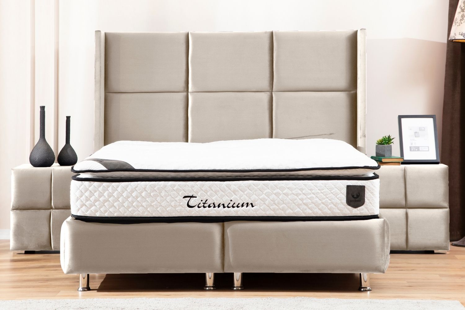 Lit coffre velours beige 213_5d80c604-77d8-4020-86bd-7d928eabe6ff Oonamobilier