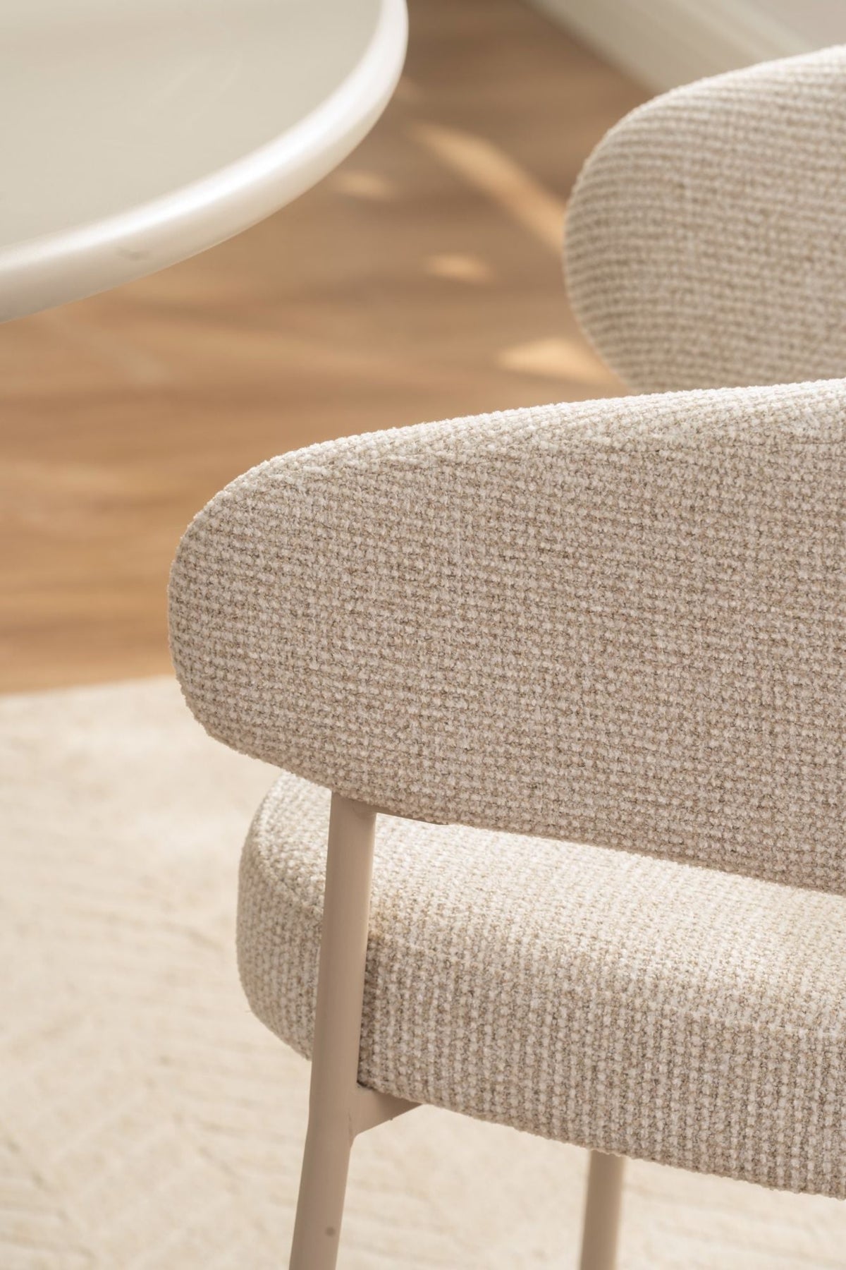 Chaise en tissu & pieds métal beige Chaise UDT25021PT-04MDIA1200x750_UDC23100Q52-02_14__web Oona mobilier